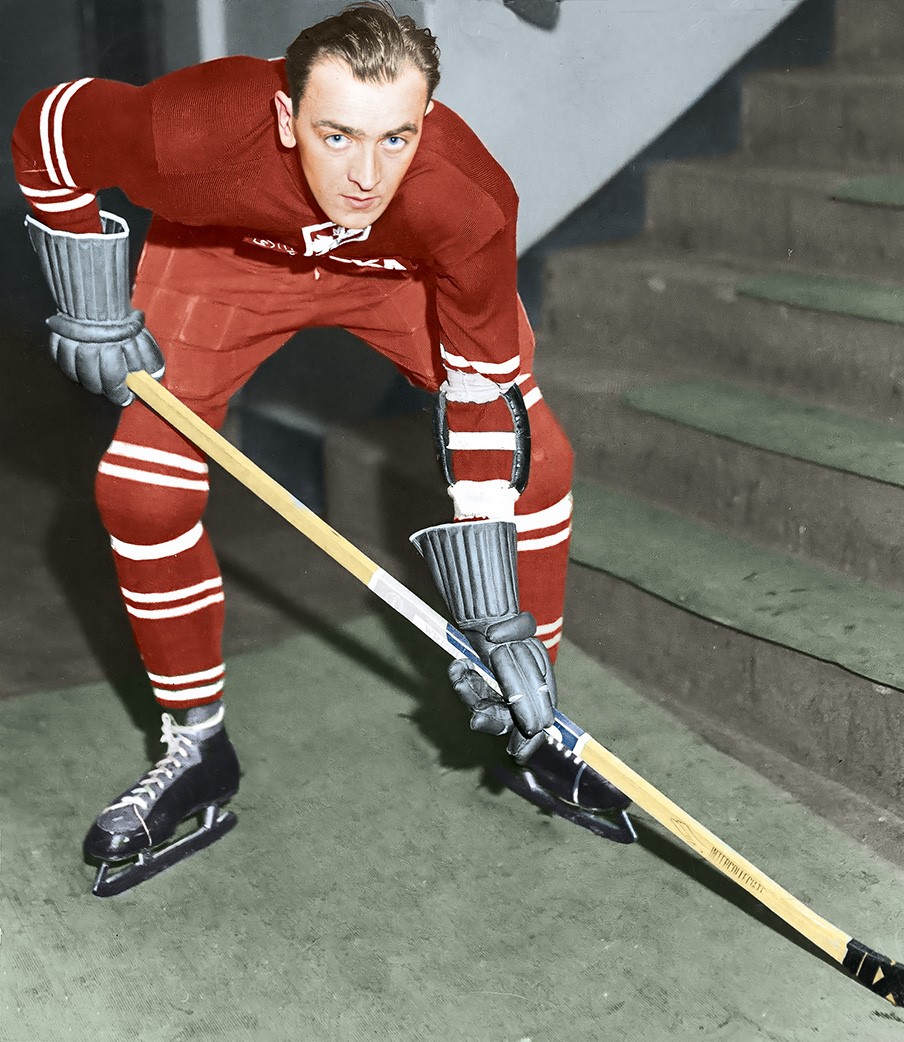 Aleksander Kowalski – podstawowy zawodnik hokejowej drużyny narodowej. Źródło: Narodowe Archiwum Cyfrowe