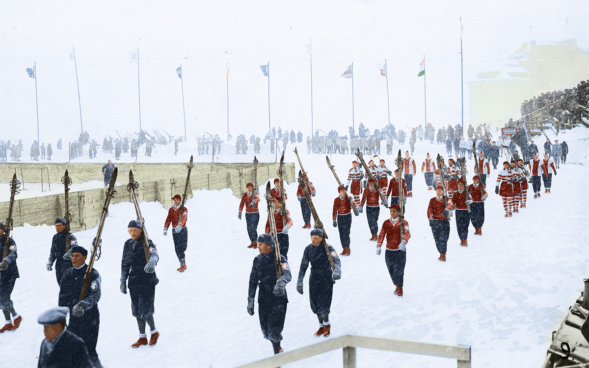 Polska ekipa podczas inauguracji zimowych igrzysk 11 lutego 1928 r., St. Moritz, Szwajcaria. Źródło: Narodowe Archiwum Cyfrowe