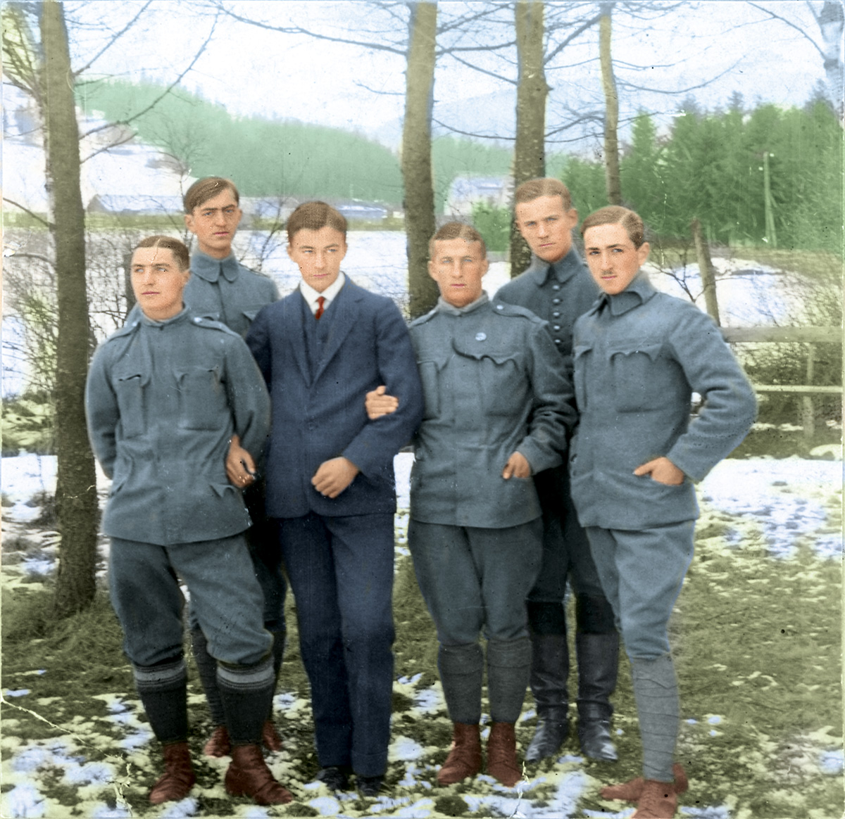Henryk Bilor (4. z lewej) wśród kolegów z Legionów. Na zdjęciu również Tadeusz Kowalski (1. z lewej), data nieznana. Źródło: legia.warszawa.pl