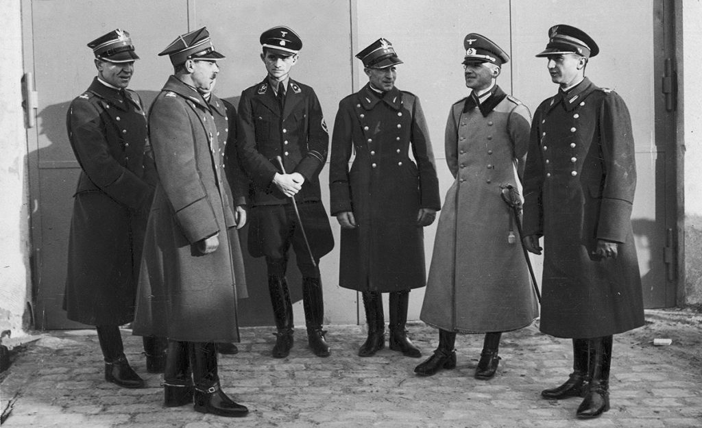 Międzynarodowe Zawody Hippiczne w Berlinie, 1936 r. Pierwszy z prawej mjr Zdzisław Dziadulski. Źródło: Narodowe Archiwum Cyfrowe