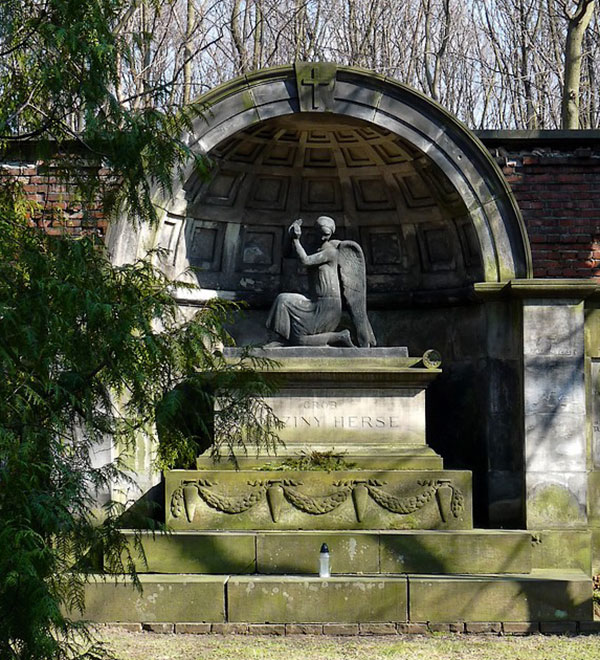 Grobowiec rodziny Herse i Gebethnerów na Cmentarzu Powązkowskim w Warszawie. Źródło: domena publiczna