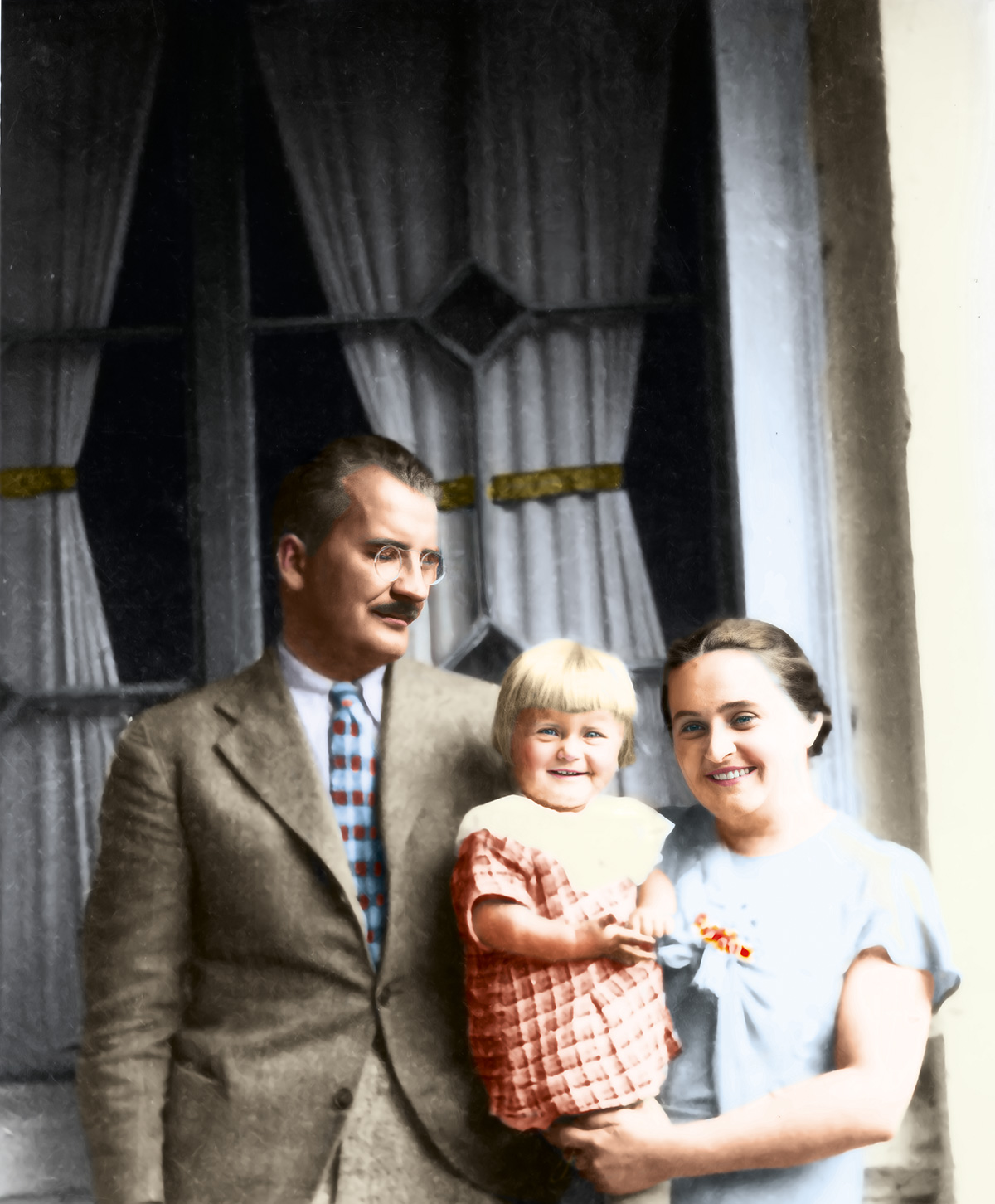 Julian Gruner z żoną Marią i córeczką Ewą, lata 30. XX w. Źródło: Instytut Pamięci Narodowej / zbiory Ewy Gruner-Żarnoch