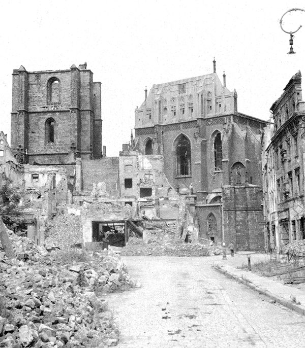 Ruiny kościoła św. Jakuba i św. Agnieszki w Nysie po II wojnie światowej. Źródło: Narodowe Archiwum Cyfrowe