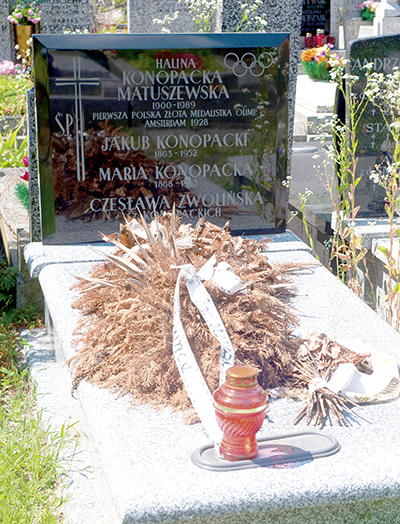 Grób Haliny Konopackiej na Cmentarzu Bródnowskim Fot. Wikipedia