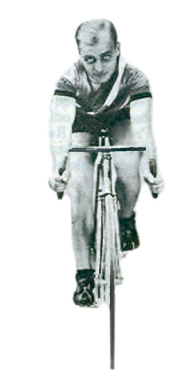 Józef Lange na rowerze – zdjęcie opublikowane w piśmie „Kolarz Polski”, nr 8/1926. Źródło: Jagiellońska Biblioteka Cyfrowa