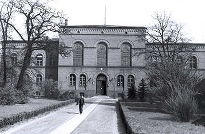 Gimnazjum im. św. Marii Magdaleny w Poznaniu. Zdjęcie pochodzi z 1939 r. Fot. NAC