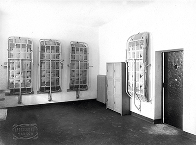 Zbiorowa cela w więzieniu w Tarnowie. Zdjęcie z 1927 r. Fot. NAC