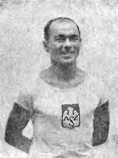 Józef Mazurek jako trener AZS Warszawa. Zdjęcie opublikowane w tygodniku „Stadjon” (nr 36/1924). Źródło: Jagiellońska Biblioteka Cyfrowa
