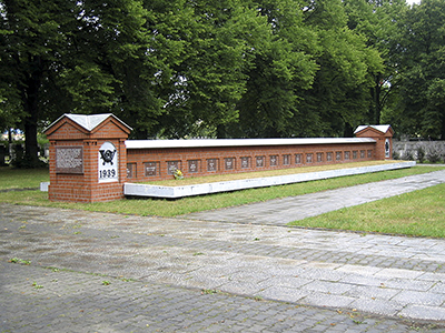 Grób rozstrzelanych przez Niemców pocztowców na gdańskiej Zaspie Fot. Wikipedia