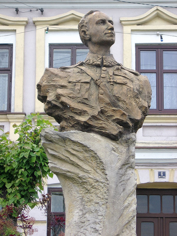 Pomnik Stanisława Skarżyńskiego w rodzinnej Warcie. Źródło: domena publiczna
