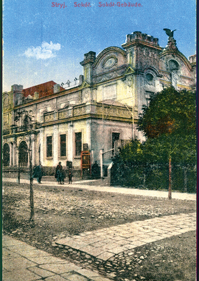 Przedwojenna pocztówka przedstawiająca siedzibę TG „Sokół” w Stryju. Ze zbiorów Biblioteki Narodowej (za: Polona)