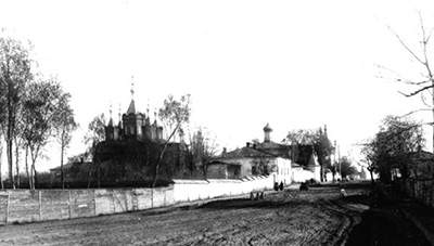 Klasztor w Starobielsku, w którym Sowieci zorganizowali obóz dla 4000 polskich jeńców. Źródło: domena publiczna