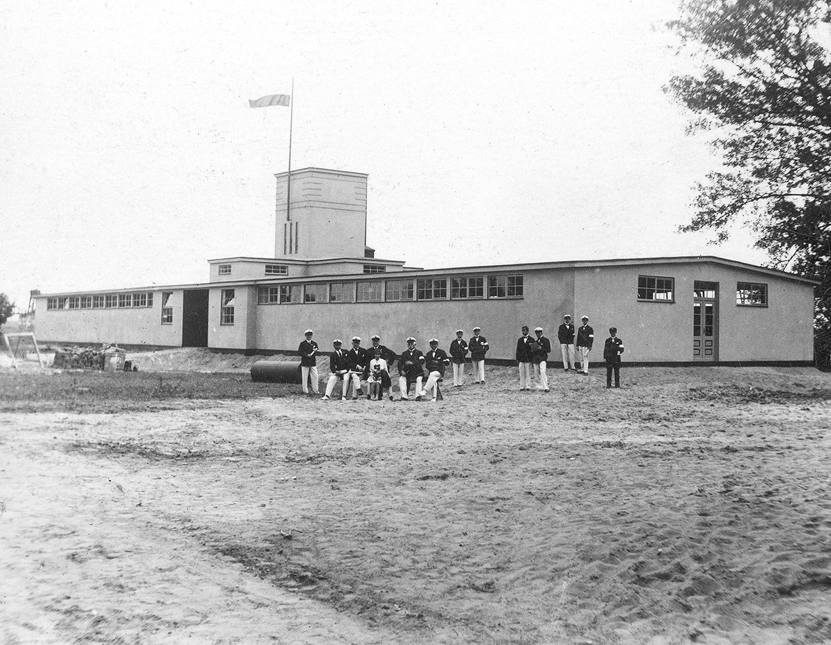 Budynek szatni przy przystani wioślarskiej w Brdyujściu, 1929 r. Źródło: Narodowe Archiwum Cyfrowe