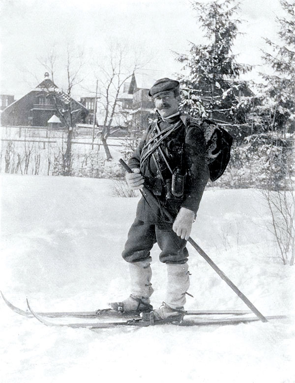 Mariusz Zaruski na nartach w Zakopanem. Źródło: archiwum Muzeum Tatrzańskiego