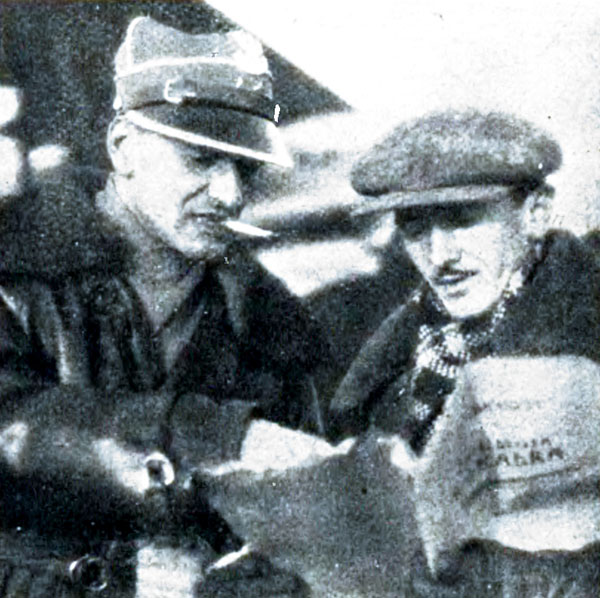 Por. Janusz Meissner (z lewej) z Leonardem Buczkowskim – reżyserem filmu Gwiaździsta eskadra, którego scenariusz napisał Meissner. Zdjęcie opublikowane w piśmie „Wielkopolska Ilustracja” (nr 15/1930). Źródło: Wielkopolska Biblioteka Cyfrowa